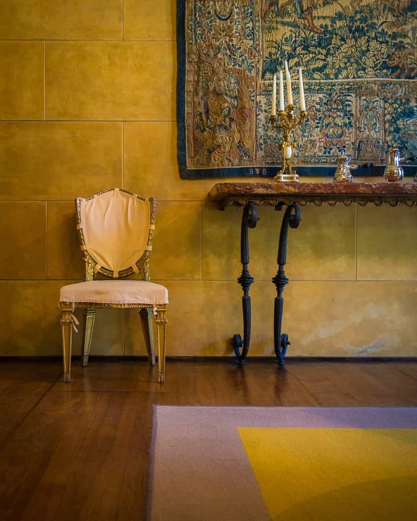 Veranda luminosa di Villa Necchi Campiglio affacciata sul giardino milanese