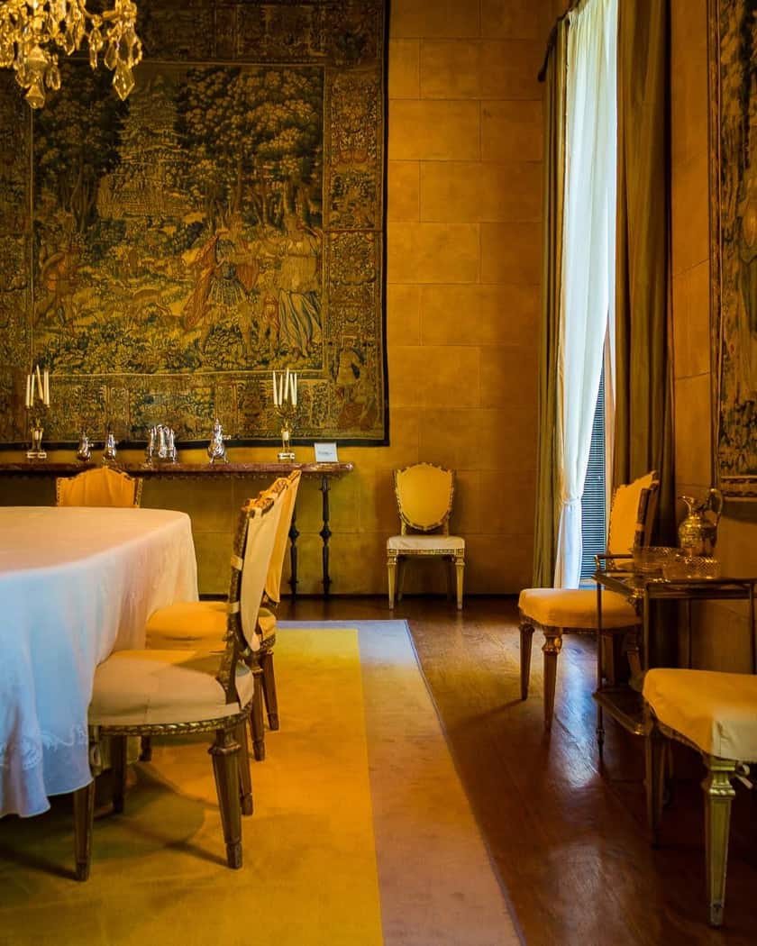 Facciata razionalista di Villa Necchi Campiglio, capolavoro di Piero Portaluppi