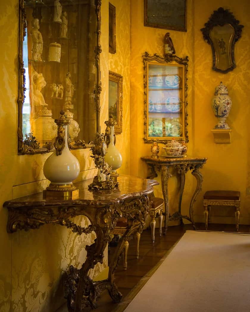Dettaglio di infissi originali di Villa Necchi, esempio di design razionalista